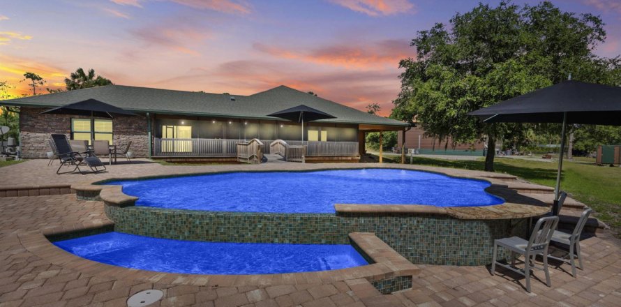 Casa en Okeechobee, Florida 3 dormitorios, 227.52 m2 № 2174051