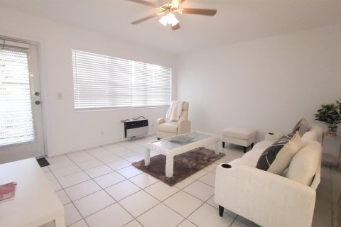 Copropriété à vendre à West Palm Beach, Floride: 1 chambre, 52.95 m2 № 2086532 - photo 2