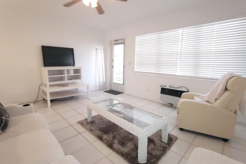 Copropriété à vendre à West Palm Beach, Floride: 1 chambre, 52.95 m2 № 2086532 - photo 3