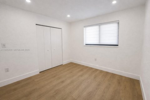 Casa en venta en Miami, Florida, 3 dormitorios, 85.47 m2 № 2057811 - foto 12