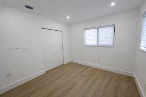 Casa en venta en Miami, Florida, 3 dormitorios, 85.47 m2 № 2057811 - foto 15