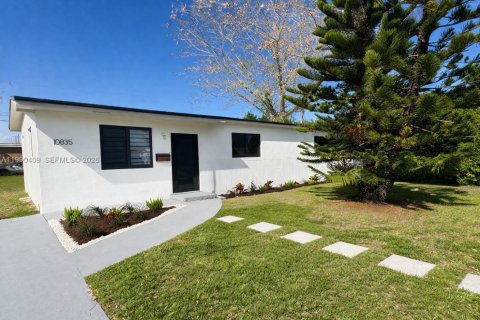 Casa en Miami, Florida 3 dormitorios, 85.47 m2 № 2057811