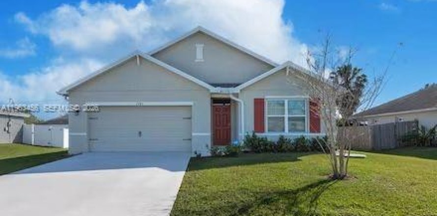 Дом в Порт-Сент-Луси, Флорида 4 спальни, 181.62м2 № 2025318