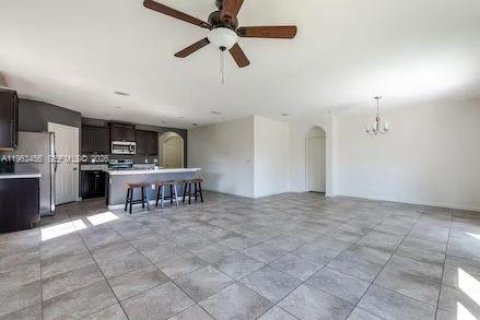 Снять в аренду виллу или дом в Порт-Сент-Луси, Флорида 4 спальни, 181.62м2, № 2025318 - фото 8