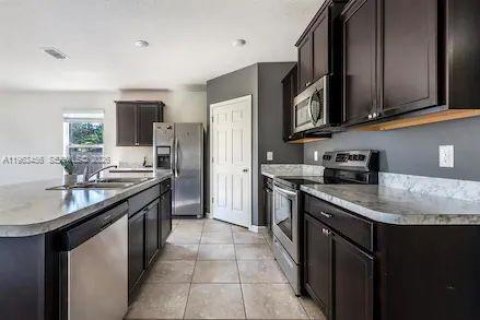 Снять в аренду виллу или дом в Порт-Сент-Луси, Флорида 4 спальни, 181.62м2, № 2025318 - фото 6