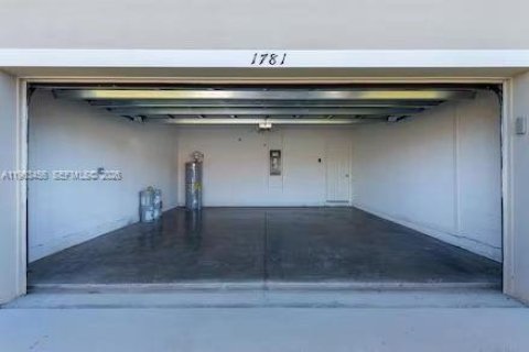 Снять в аренду виллу или дом в Порт-Сент-Луси, Флорида 4 спальни, 181.62м2, № 2025318 - фото 13