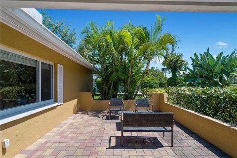 House in Venice, Florida 3 bedrooms, 173.91 sq.m. № 2108394 - photo 9