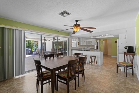 House in Venice, Florida 3 bedrooms, 173.91 sq.m. № 2108394 - photo 29