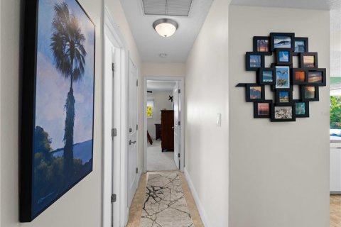 House in Venice, Florida 3 bedrooms, 173.91 sq.m. № 2108394 - photo 24