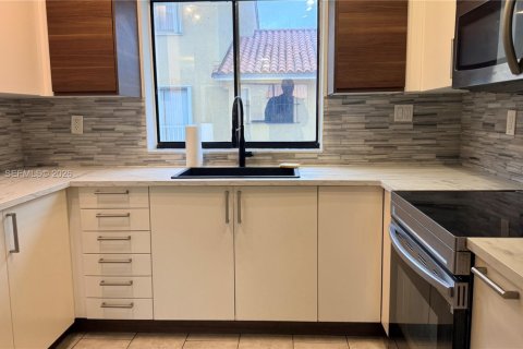 Appartement à louer à Hialeah, Floride: 2 chambres, 70.14 m2 № 2366416 - photo 5