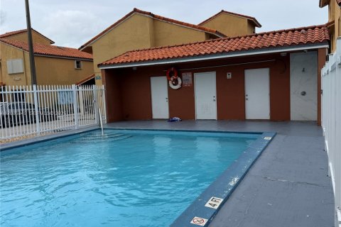 Appartement à louer à Hialeah, Floride: 2 chambres, 70.14 m2 № 2366416 - photo 13