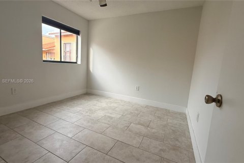 Appartement à louer à Hialeah, Floride: 2 chambres, 70.14 m2 № 2366416 - photo 9