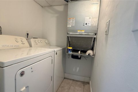 Appartement à louer à Hialeah, Floride: 2 chambres, 70.14 m2 № 2366416 - photo 11