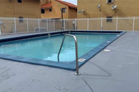 Appartement à louer à Hialeah, Floride: 2 chambres, 70.14 m2 № 2366416 - photo 12
