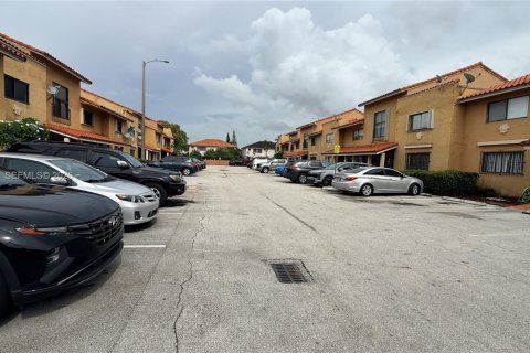 Appartement à louer à Hialeah, Floride: 2 chambres, 70.14 m2 № 2366416 - photo 2