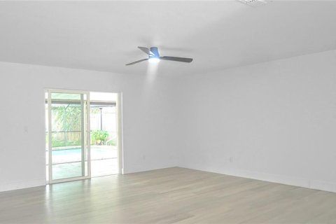 Casa en alquiler en Oldsmar, Florida, 4 dormitorios, 130.16 m2 № 1871130 - foto 7