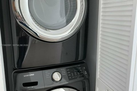 Купить кондоминиум в Майами, Флорида 1 спальня, 63.92м2, № 2049795 - фото 10