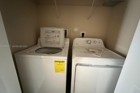 Adosado en alquiler en Miami, Florida, 3 dormitorios, 161.93 m2 № 2059889 - foto 15