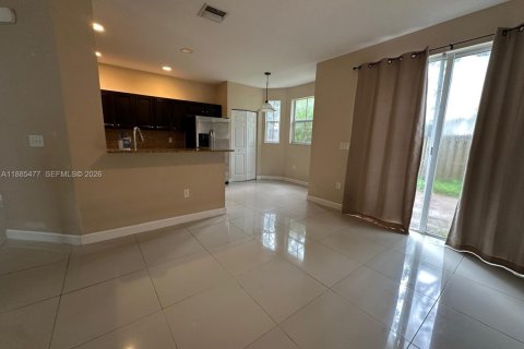Adosado en alquiler en Miami, Florida, 3 dormitorios, 161.93 m2 № 2059889 - foto 4