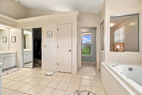 House in Lakeland, Florida 4 bedrooms, 259.66 sq.m. № 2405413 - photo 22