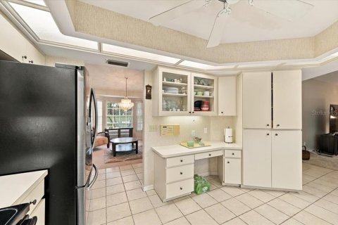 House in Lakeland, Florida 4 bedrooms, 259.66 sq.m. № 2405413 - photo 12