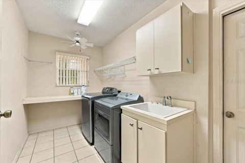 House in Lakeland, Florida 4 bedrooms, 259.66 sq.m. № 2405413 - photo 17
