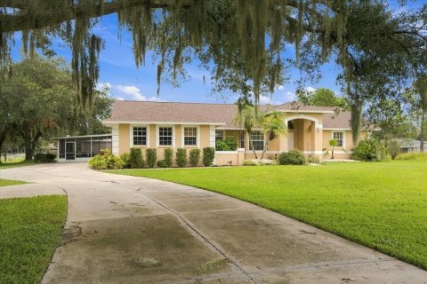 House in Lakeland, Florida 4 bedrooms, 259.66 sq.m. № 2405413 - photo 3