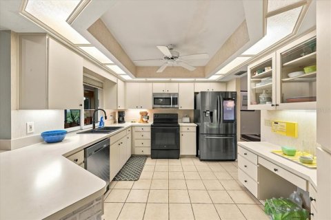 House in Lakeland, Florida 4 bedrooms, 259.66 sq.m. № 2405413 - photo 10