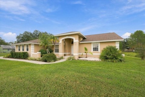 House in Lakeland, Florida 4 bedrooms, 259.66 sq.m. № 2405413 - photo 2