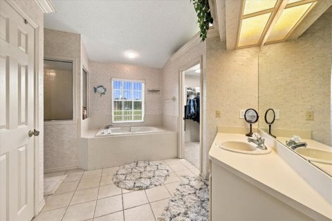 House in Lakeland, Florida 4 bedrooms, 259.66 sq.m. № 2405413 - photo 23