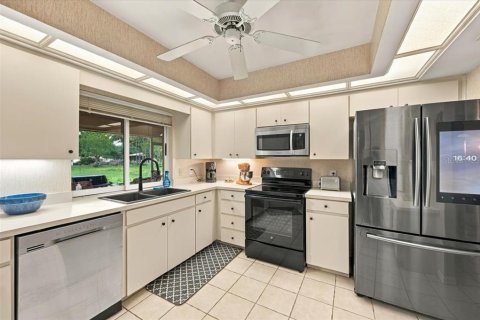 House in Lakeland, Florida 4 bedrooms, 259.66 sq.m. № 2405413 - photo 11