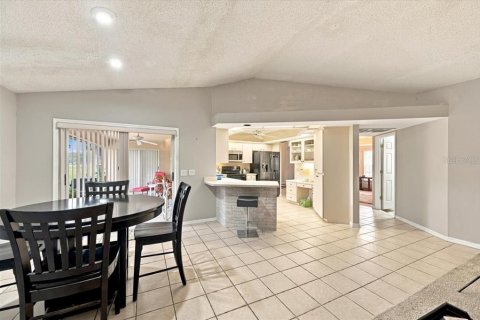 House in Lakeland, Florida 4 bedrooms, 259.66 sq.m. № 2405413 - photo 14