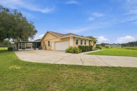 House in Lakeland, Florida 4 bedrooms, 259.66 sq.m. № 2405413 - photo 4