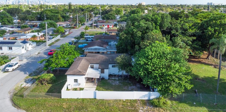 Villa ou maison à Miami, Floride 4 chambres, 137.87 m2 № 1936412