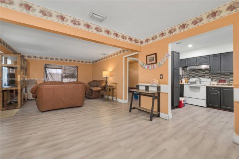 Villa ou maison à vendre à Miami, Floride: 4 chambres, 137.87 m2 № 1936412 - photo 12