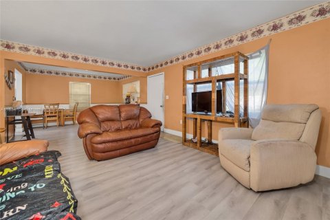 Villa ou maison à vendre à Miami, Floride: 4 chambres, 137.87 m2 № 1936412 - photo 14