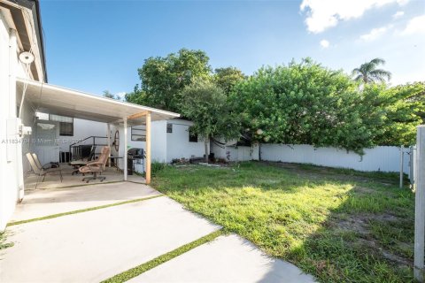 Villa ou maison à vendre à Miami, Floride: 4 chambres, 137.87 m2 № 1936412 - photo 25