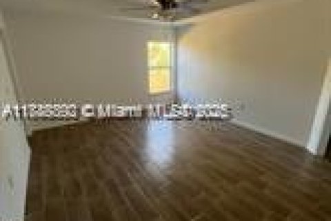 Купить виллу или дом в Клуистон, Флорида 3 спальни, № 1941054 - фото 11