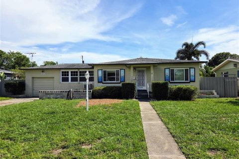 Villa ou maison à Saint Petersburg, Floride 4 chambres, 157.56 m2 № 2359350