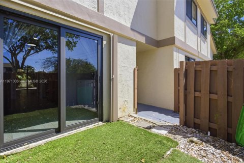 Condo in Sunrise, Florida, 2 bedrooms № 2051442 - photo 26