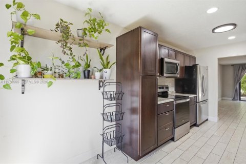 Condo in Sunrise, Florida, 2 bedrooms № 2051442 - photo 22