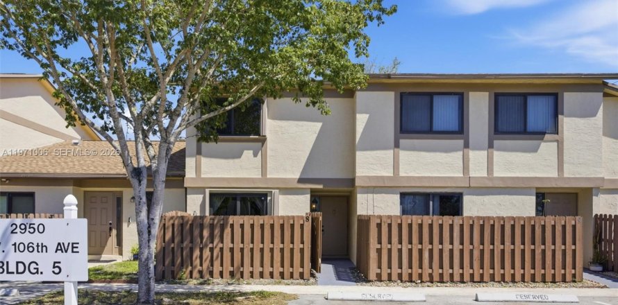 Condo in Sunrise, Florida, 2 bedrooms № 2051442