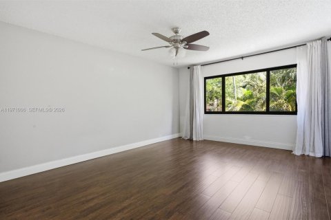 Condo in Sunrise, Florida, 2 bedrooms № 2051442 - photo 28