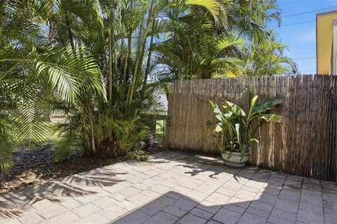 Condo in Sunrise, Florida, 2 bedrooms № 2051442 - photo 14