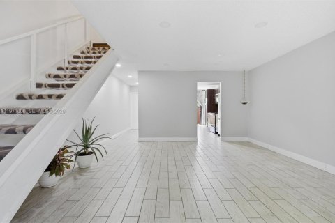 Condo in Sunrise, Florida, 2 bedrooms № 2051442 - photo 8