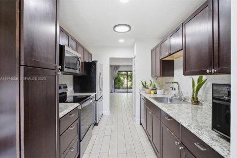 Condo in Sunrise, Florida, 2 bedrooms № 2051442 - photo 20