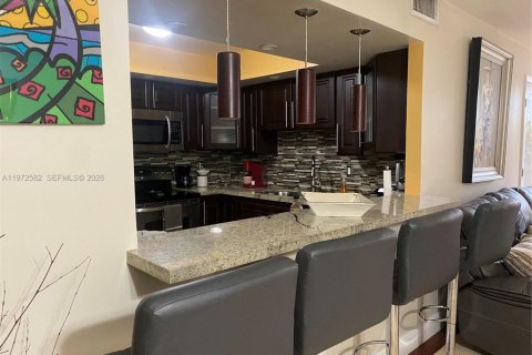 Condominio en alquiler en Hallandale Beach, Florida, 2 dormitorios, 99.87 m2 № 2032818 - foto 3