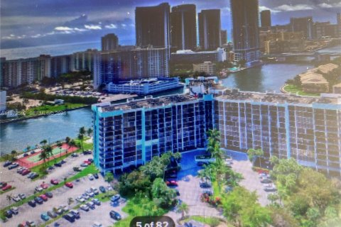 Condominio en alquiler en Hallandale Beach, Florida, 2 dormitorios, 99.87 m2 № 2032818 - foto 12