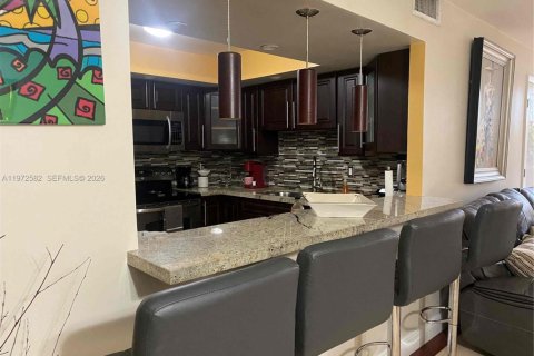 Condominio en alquiler en Hallandale Beach, Florida, 2 dormitorios, 99.87 m2 № 2032818 - foto 17