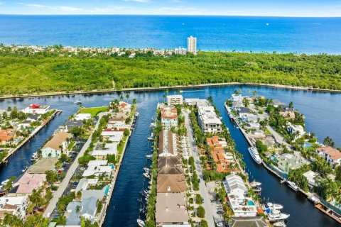 Touwnhouse à vendre à Fort Lauderdale, Floride: 3 chambres, 299.24 m2 № 2416215 - photo 3